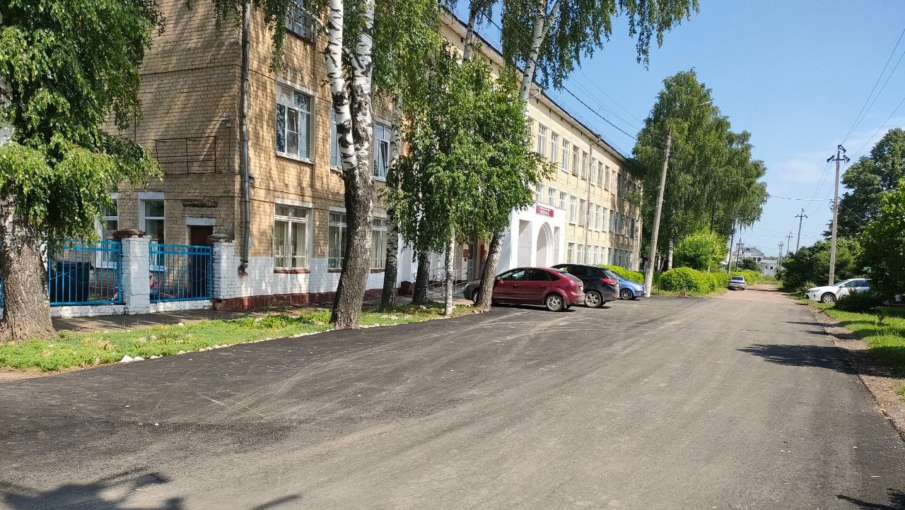 В школах Йошкар-Олы №7 и 12 обновили асфальт