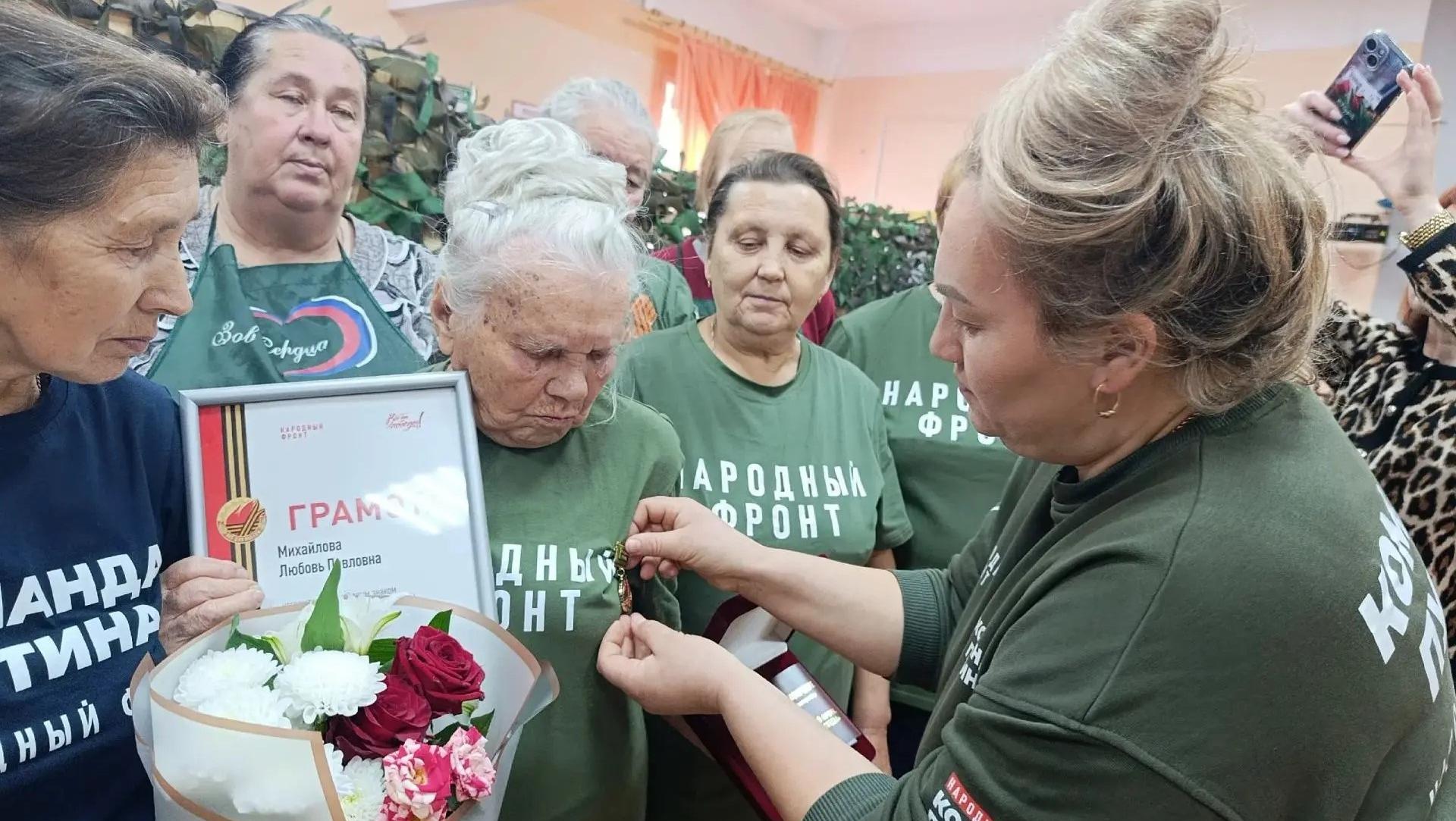 В Марий Эл 92-летнему волонтёру вручили нагрудный знак «Всё для Победы»