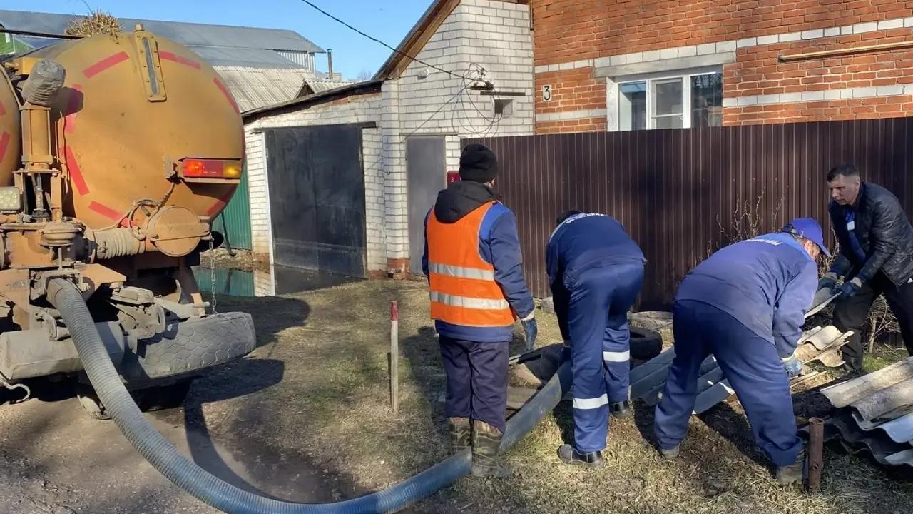 В Йошкар-Оле откачивают воду с автономных канализаций