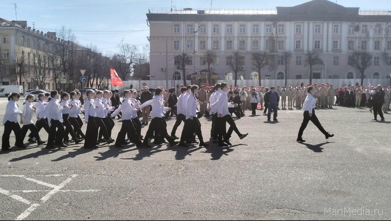 В Йошкар-Оле прошёл городской смотр строя и песни