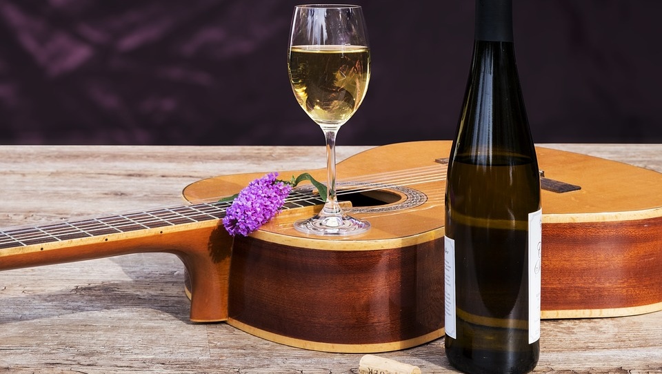 В учреждения культуры хотят вернуть алкоголь