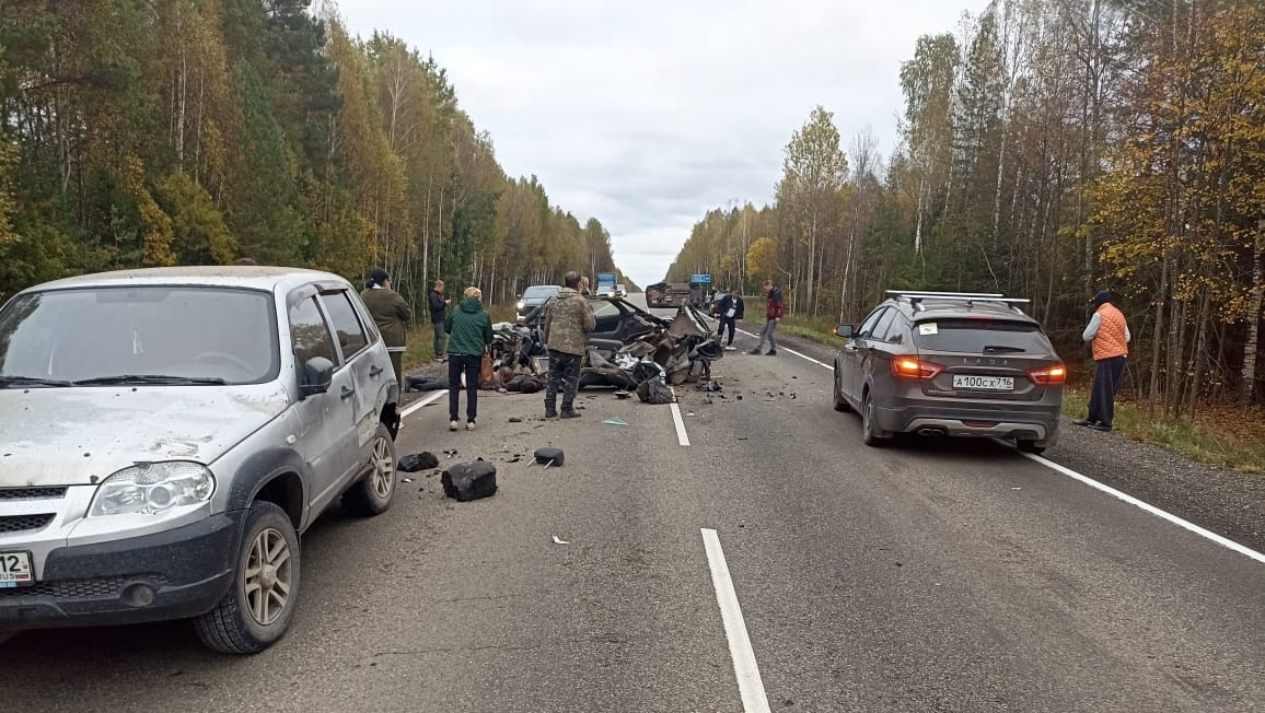 В Марий Эл в результате столкновения трёх машин погибло 2 человека