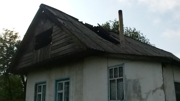 В Новоторъяльком районе загорелся чердак частного дома