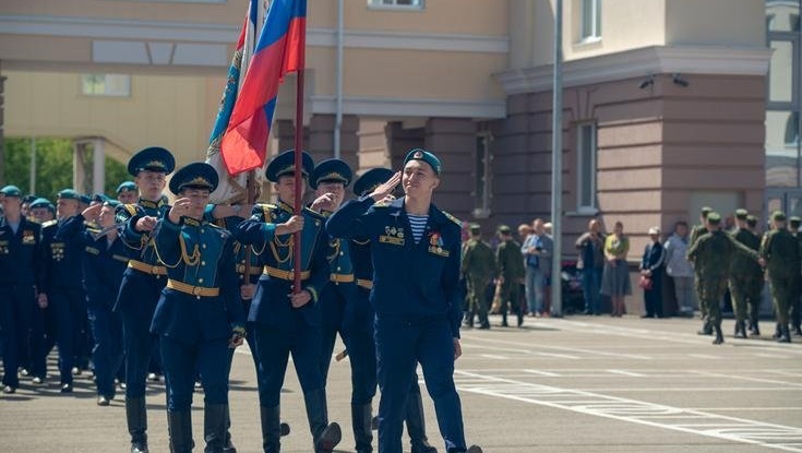 Игорь Комаров поздравил выпускников кадетских корпусов ПФО с окончанием учебы