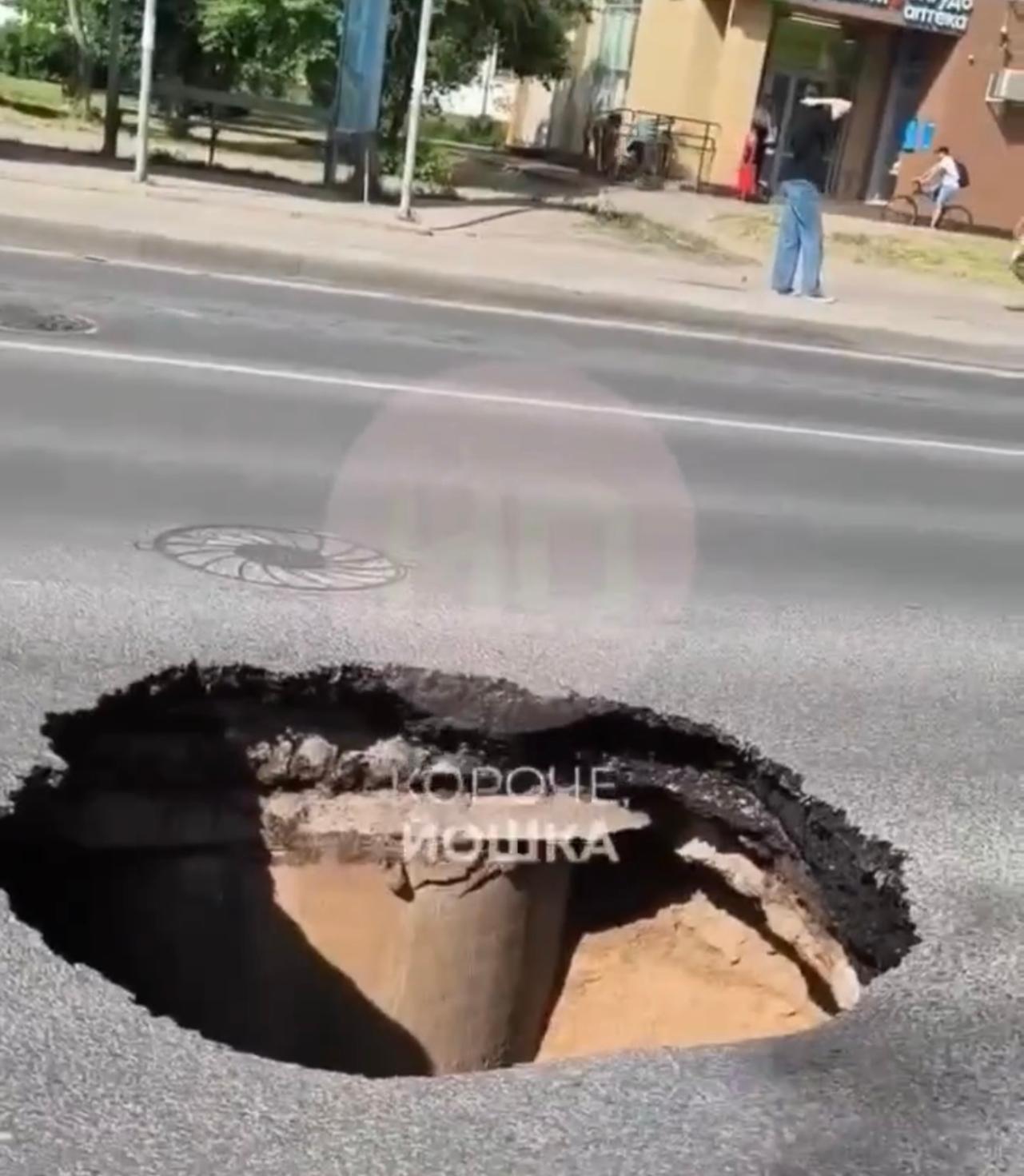 Йошкаролинцы сообщают об огромном провале на Ленинском проспекте