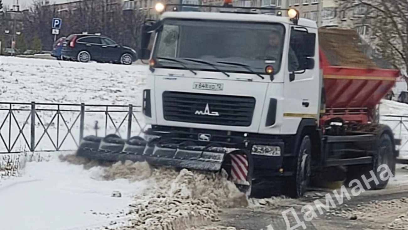 На дороги Козьмодемьянска  выехала новая коммунальная машина