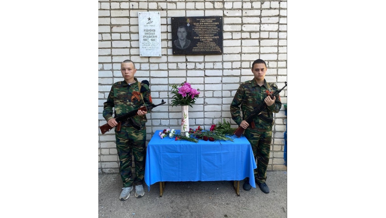 На здании Емешевской школы появилась мемориальная доска героя