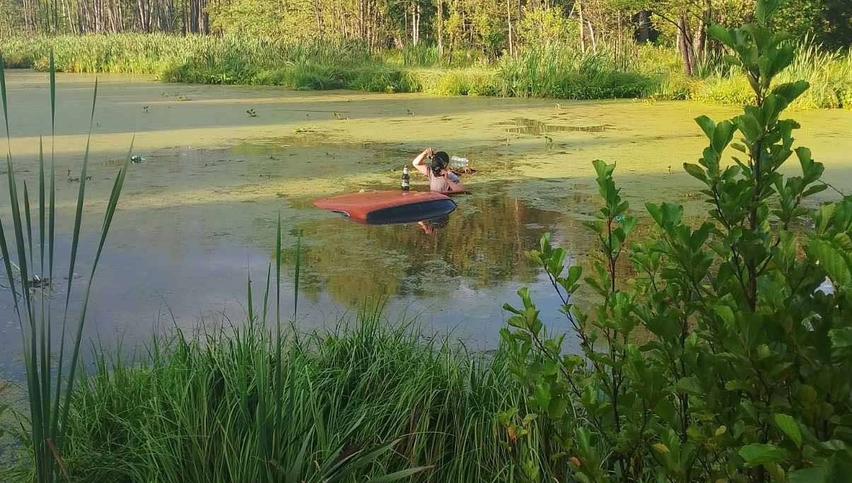 В Килемарском районе пьяный водитель, уходя от преследования, съехал в водоём