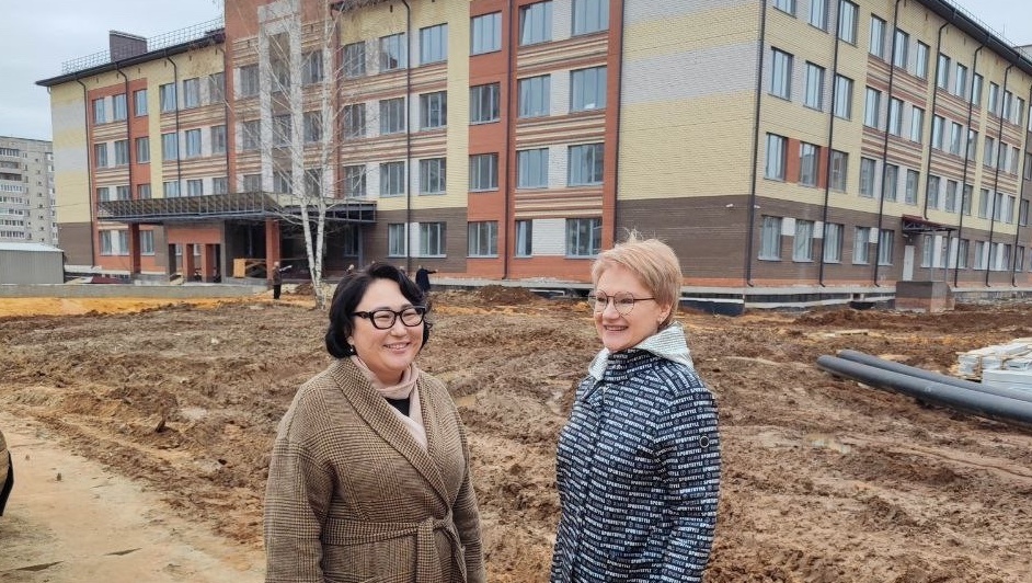 Наталья Ошланова и Лариса Ревуцкая проинспектировали в Йошкар-Оле новую школу