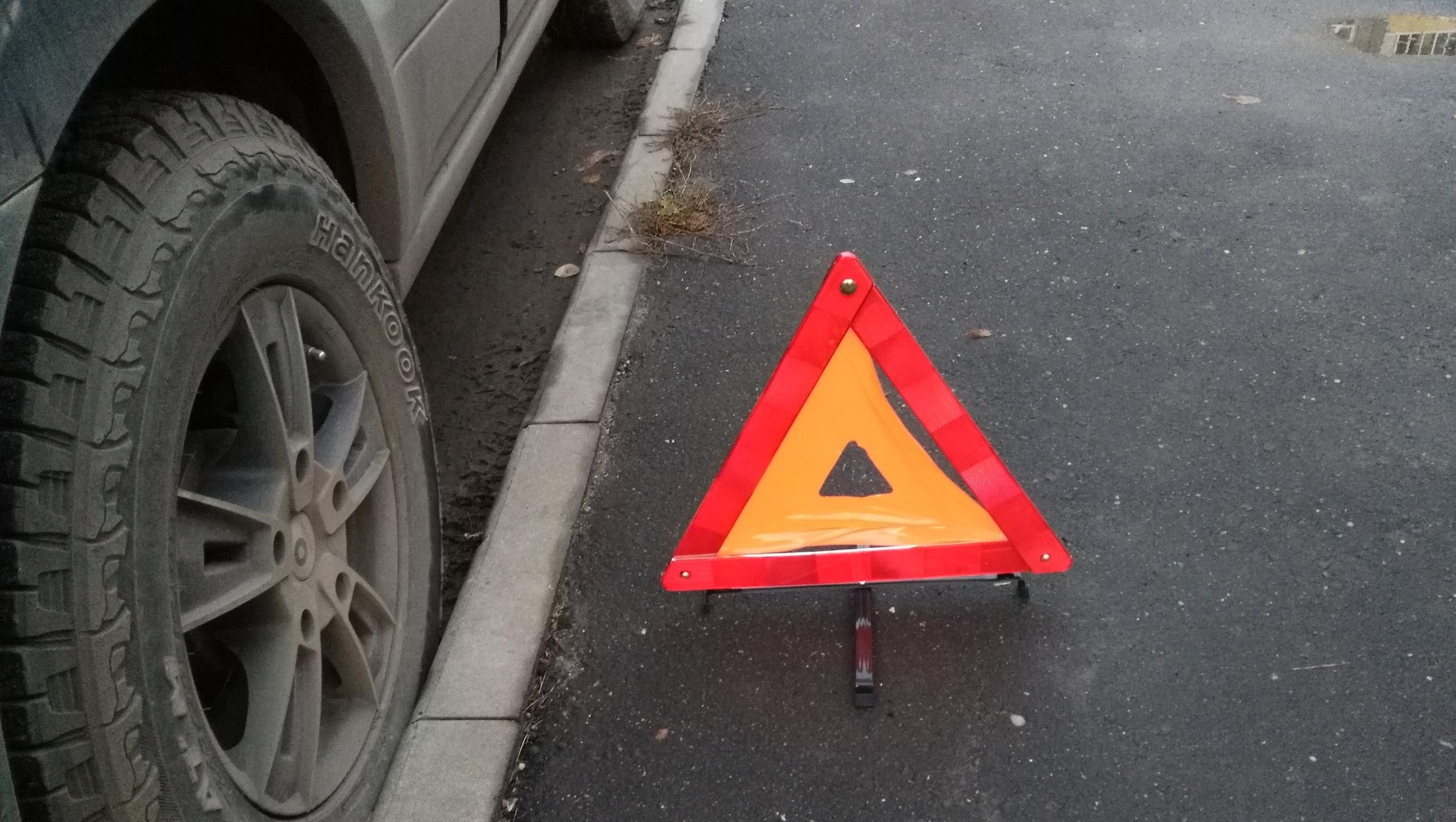 В Йошкар-Оле на оживлённом перекрёстке столкнулись две иномарки