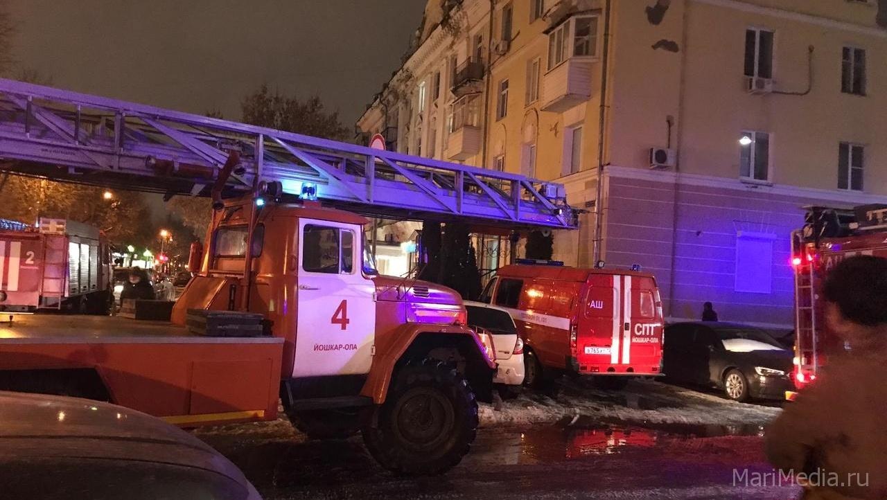 В Йошкар-Оле горит квартира в доме на Вознесенской