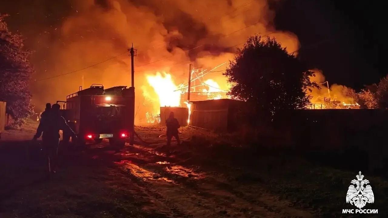 В Марий Эл в деревне Озерки семья во время пожара успела покинуть опасную зону
