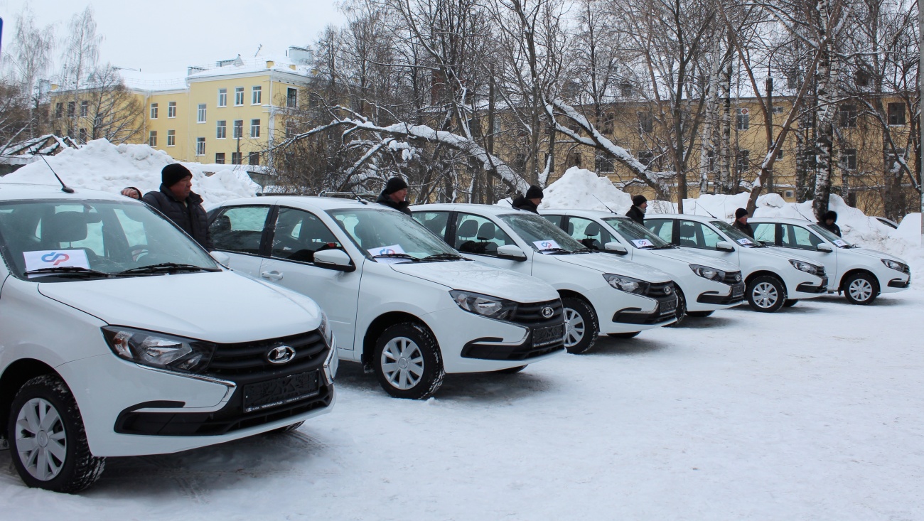 В Марий Эл вручили машины людям, получившим серьёзные травмы на производстве