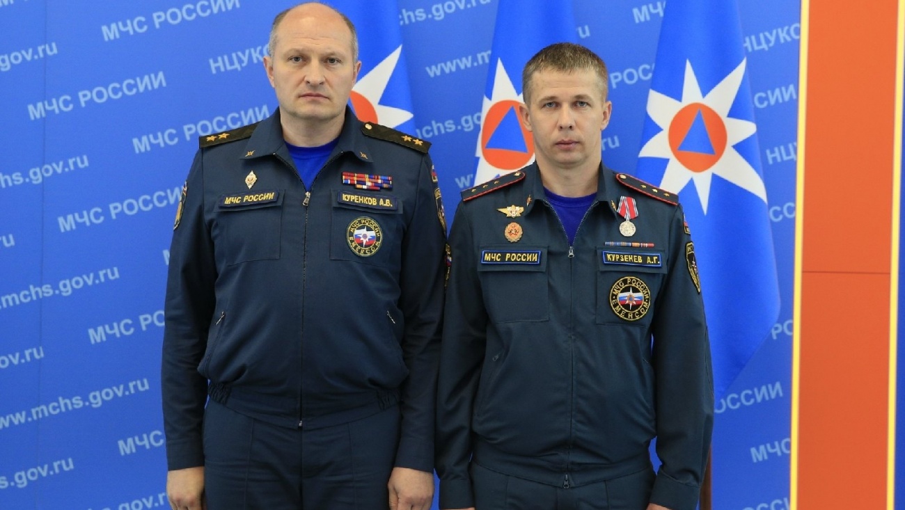 Министр МЧС РФ вручил ведомственную награду Алексею Курзеневу из Марий Эл
