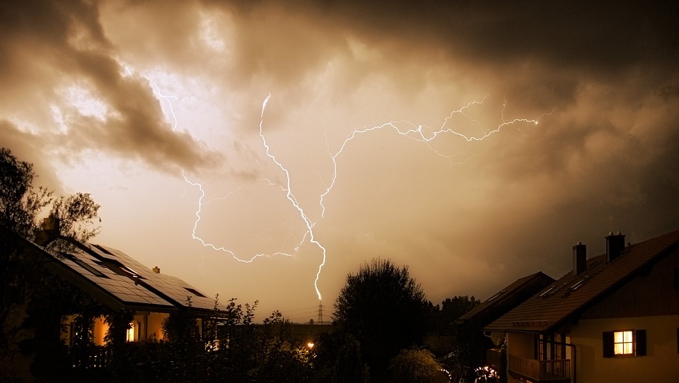 Гроза устроила пожар в селе Кужмара