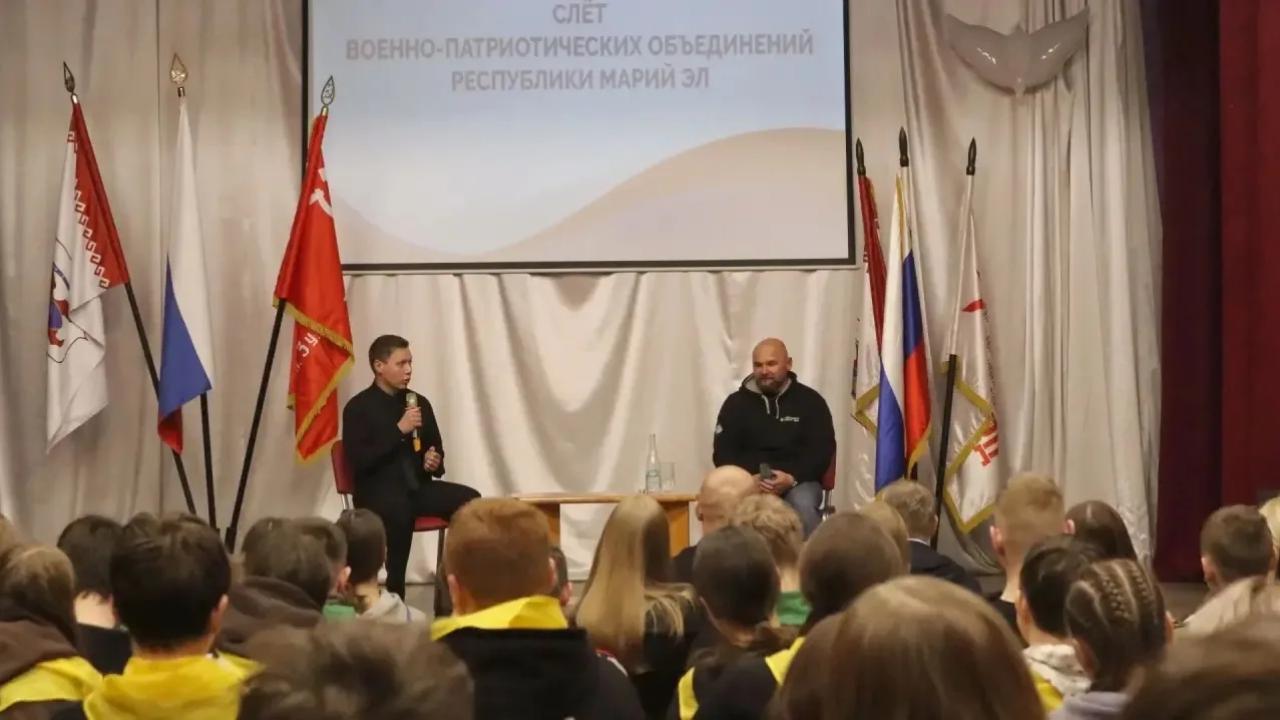 В Марий Эл ветеран СВО встретился с участниками военно-патриотического слёта