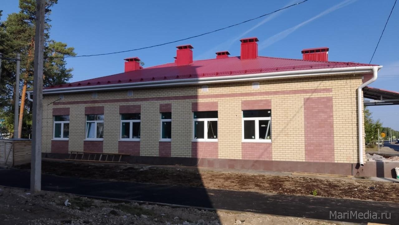 В новую амбулаторию в посёлке Силикатном начали завозить мебель и оборудование