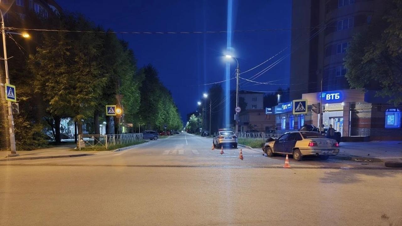 Ночью на одном из перекрёстков Йошкар-Олы разбились две машины 