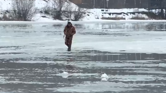 На Малой Кокшаге в Йошкар-Оле рыбаки продолжают искушать судьбу