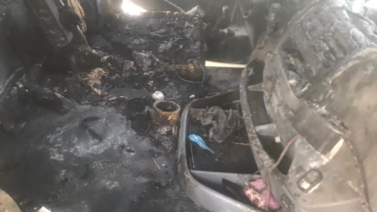 Сотрудница АЗС помогла потушить, загоревшийся «КамАЗ»