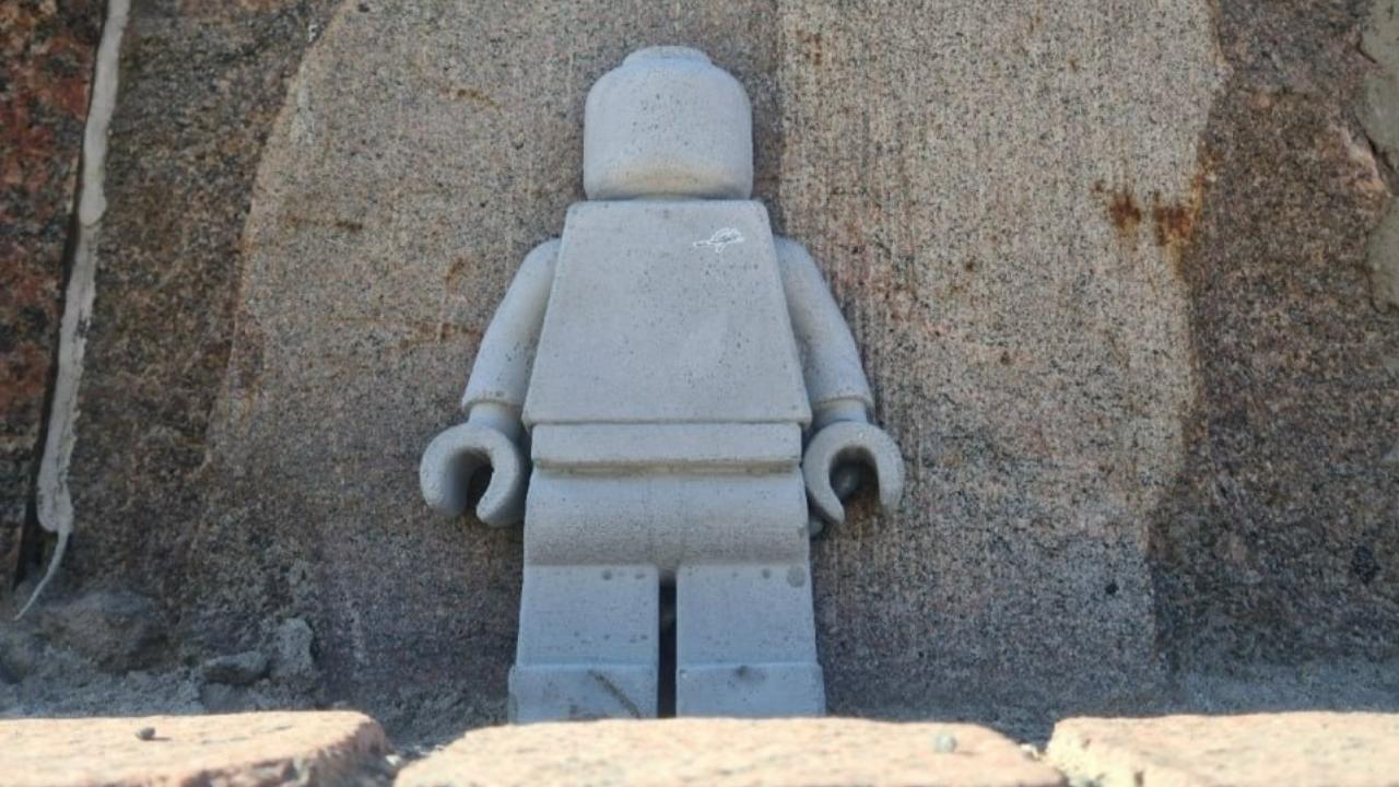 В Нижнем Новгороде можно встретить лего-человечка