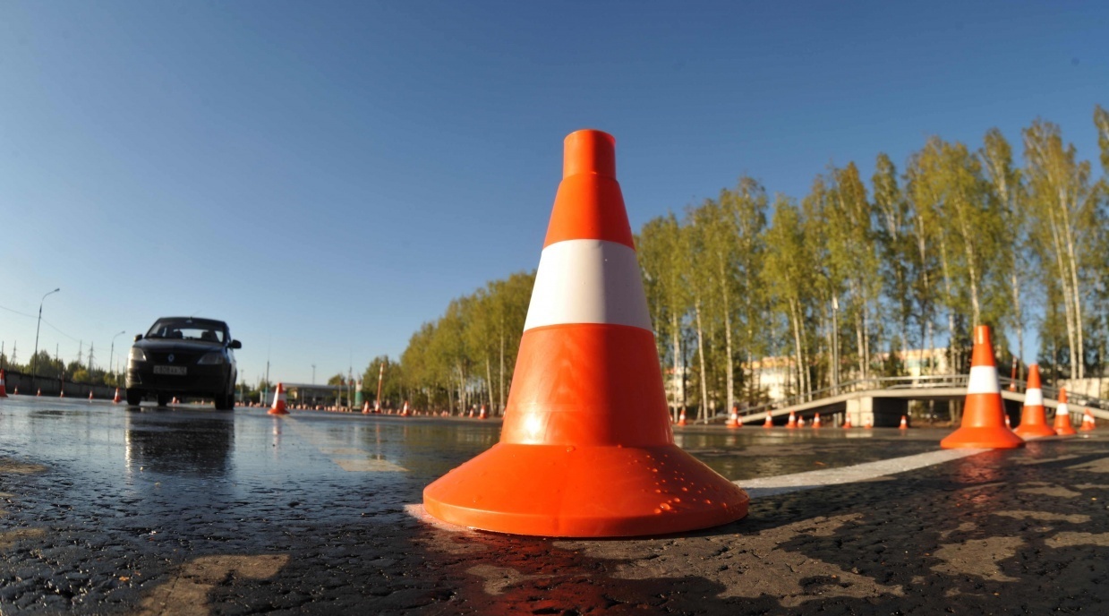 С 1 марта автошколы начнут предоставлять в ГИБДД список учащихся