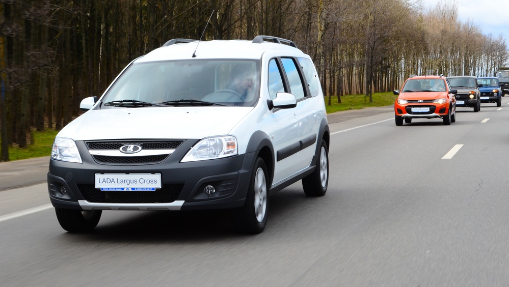 Чиновников и бюджетные организации предлагают пересадить на отечественные автомобили