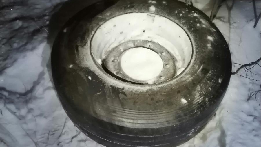 Машина потеряла колесо и скрылась с места ДТП