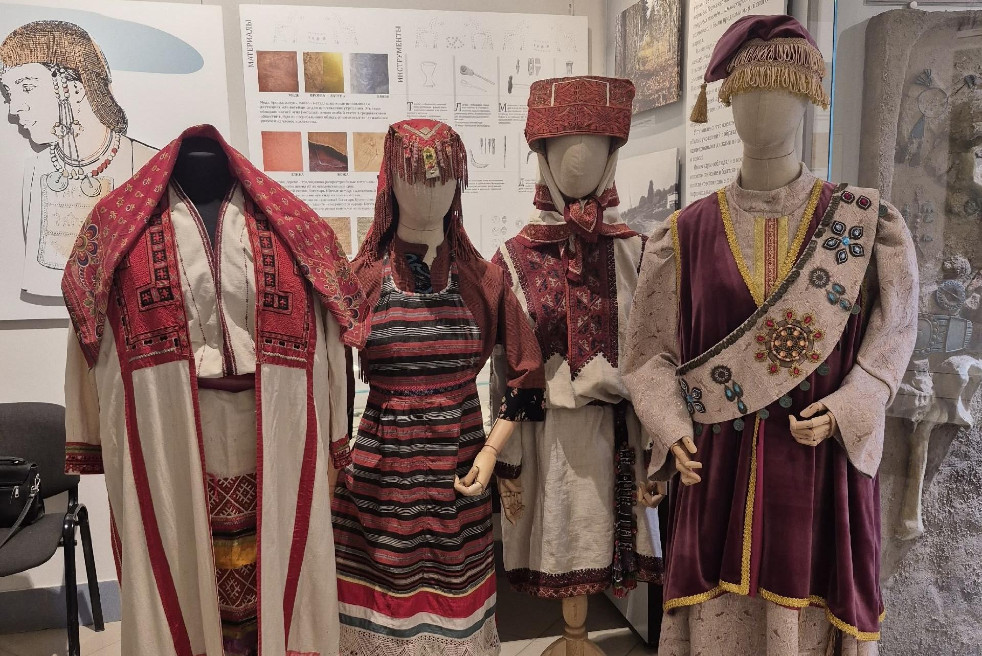 Выставка «Узоры единства»