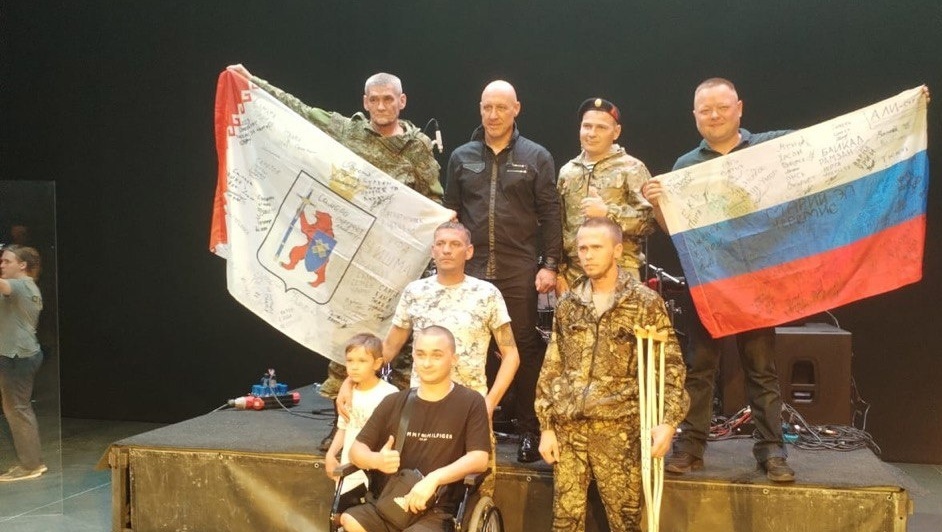 Ветераны СВО и их семьи побывали на концерте Дениса Майданова