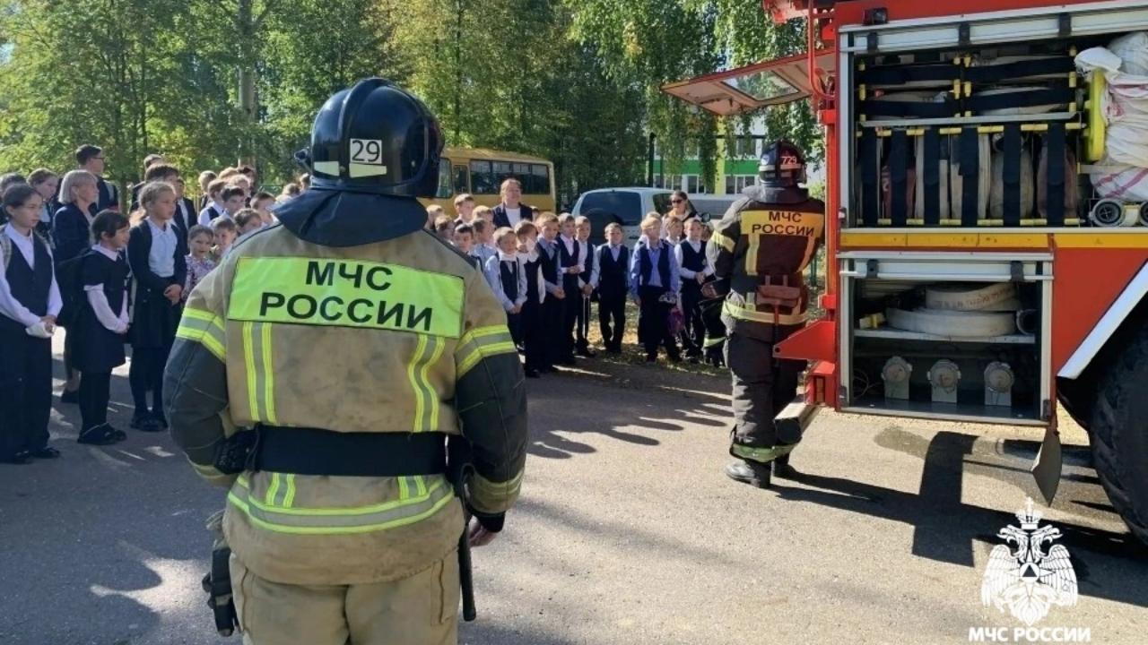 В школе Сернурского округа потренировались тушить пожар