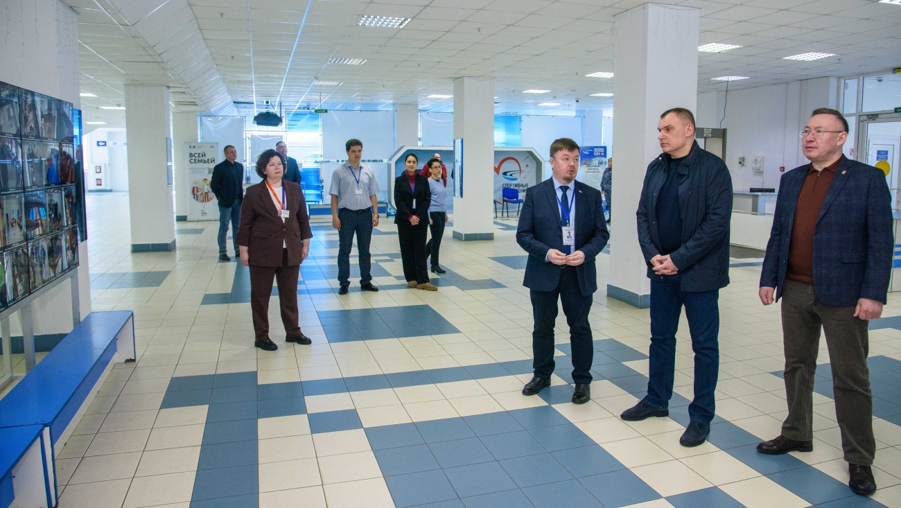 Глава Марий Эл осмотрел Центр общественного наблюдения за выборами