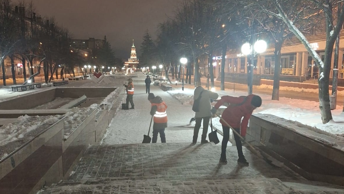 Дороги Йошкар-Олы расчищают сутками напролёт