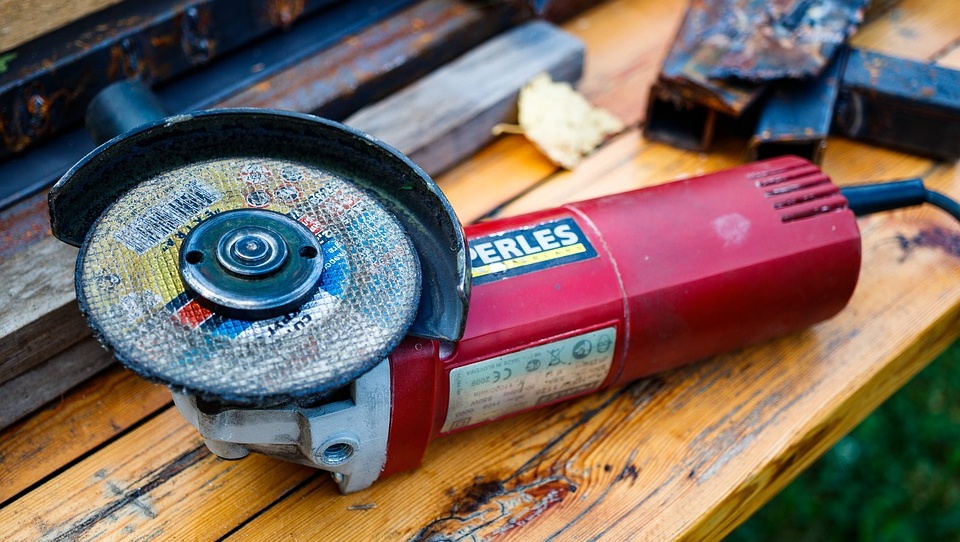 Столичные оперативники раскрыли кражу электроинструментов и цветмета