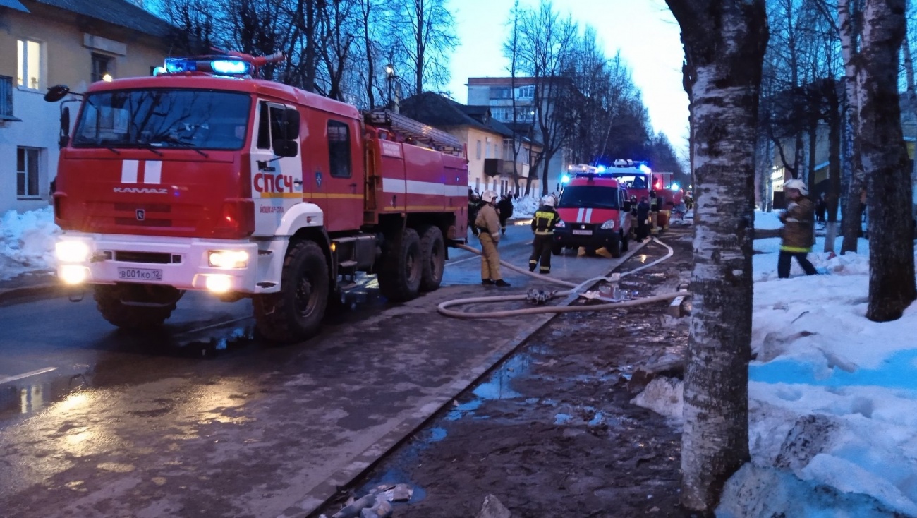 В Йошкар-Оле на пожаре в общежитии МарГУ спасено два человека