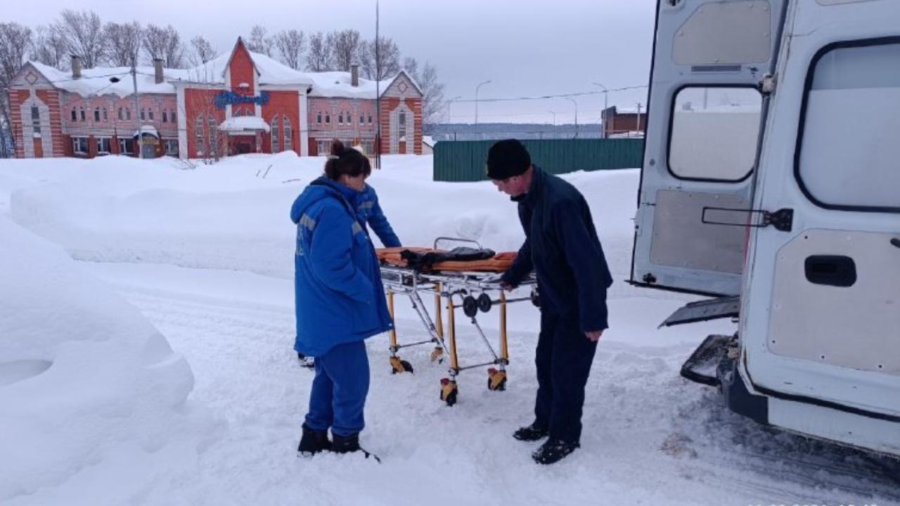 В Звенигово пенсионерку завалило снегом, который сошёл с крыши