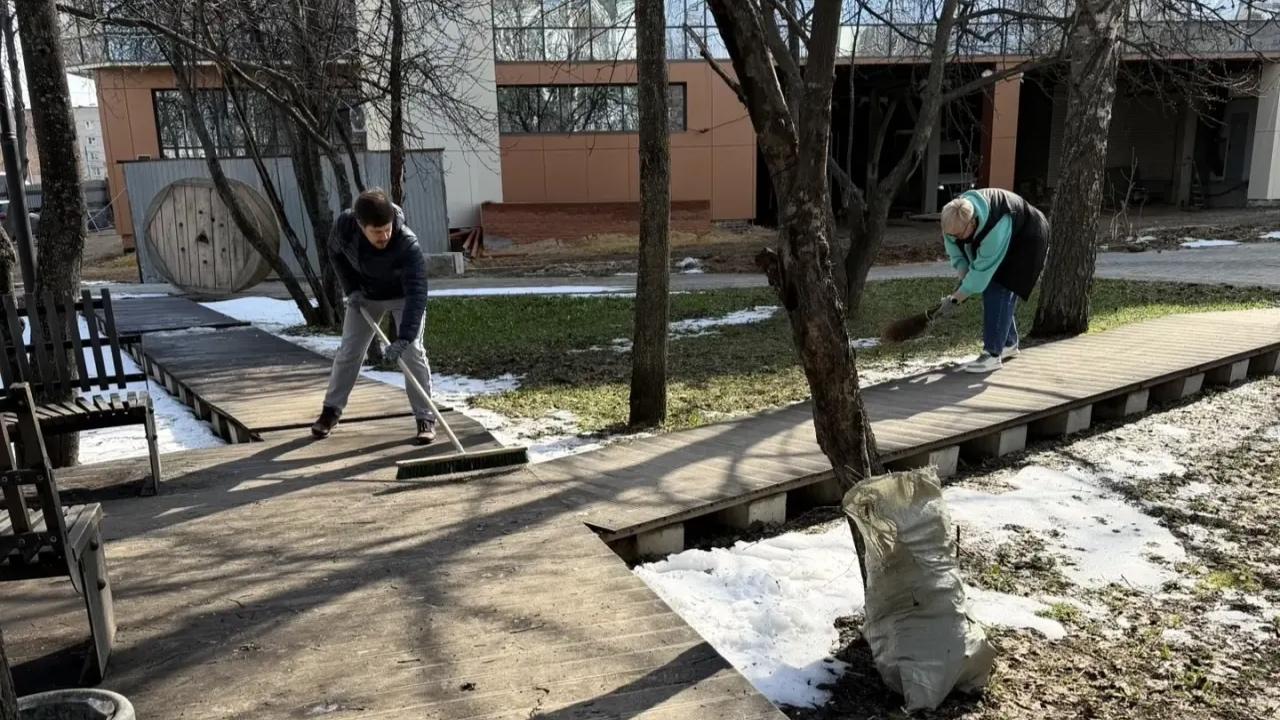 В Йошкар-Оле продолжается субботник