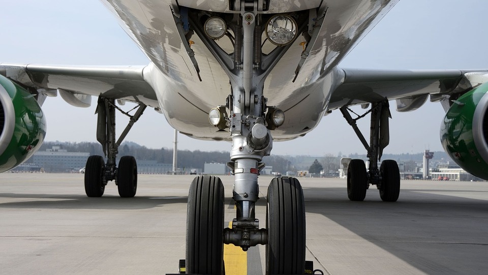 В Уфе самолет зацепил хвостом взлётную полосу