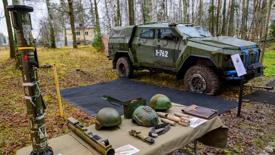 В Марий Эл с линии боёв доставили трофейный украинский броневик