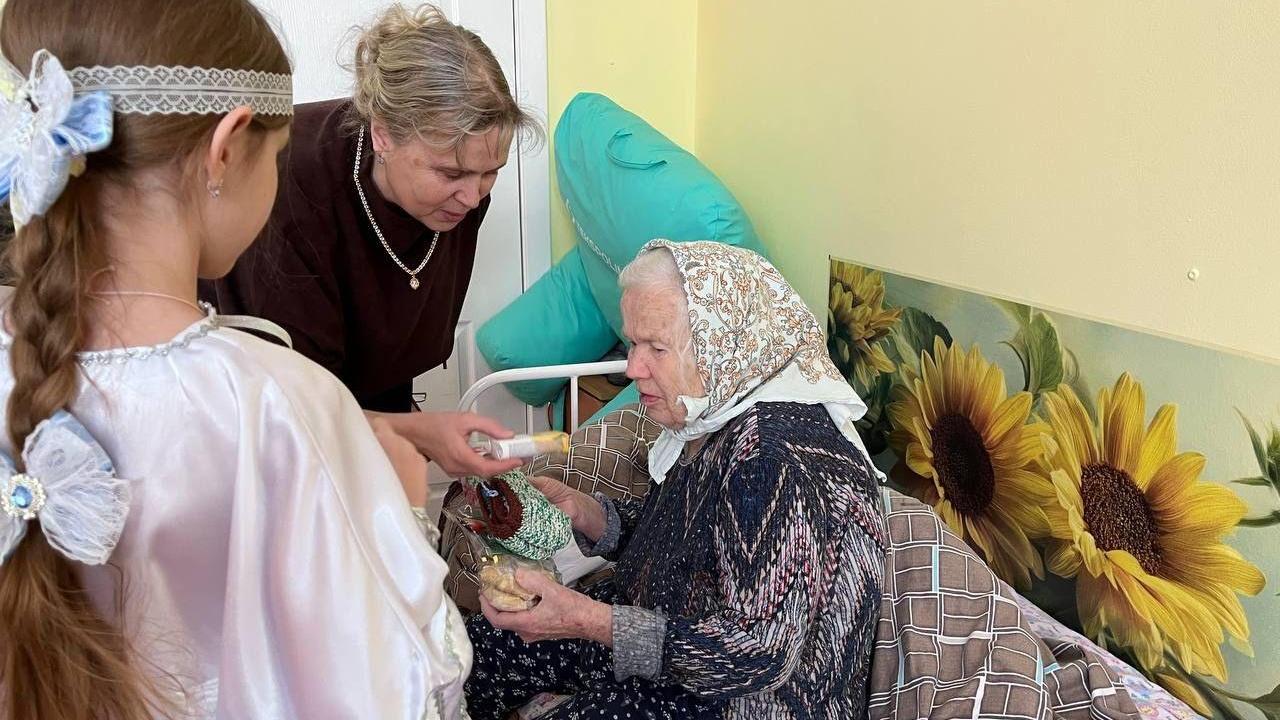 Дом-интернат для престарелых и инвалидов в Колянуре навестили юные артисты