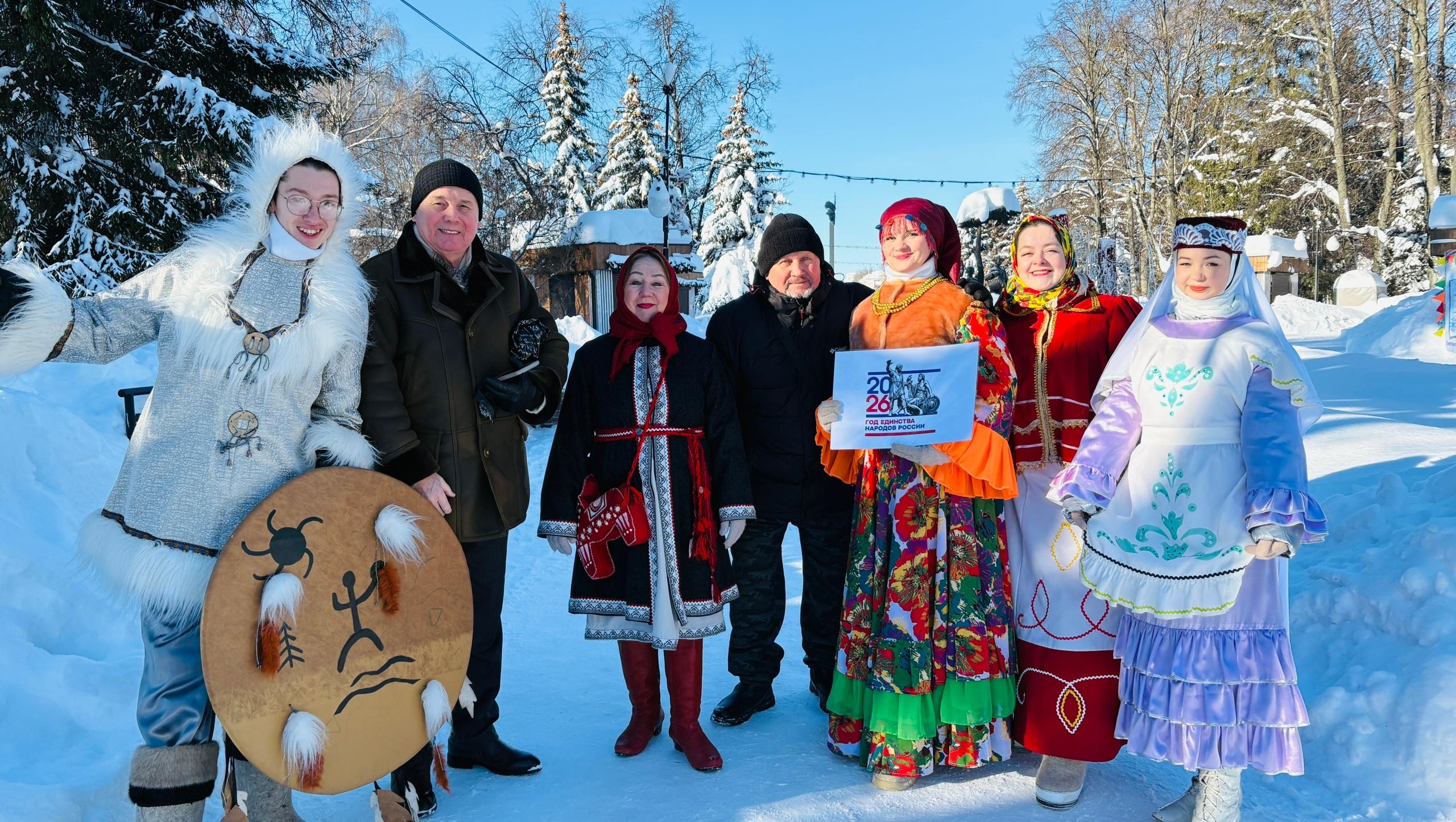 В парке культуры и отдыха в Йошкар-Оле устроили флешмоб национальных танцев