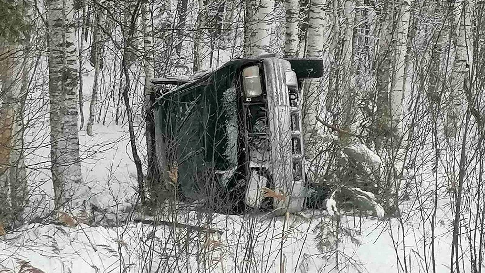 На трассе «Вятка» женщина на иномарке вылетела в кювет
