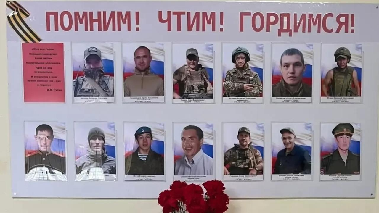  В Кузнецовском центре культуры открыли памятный стенд, посвящённый бойцам СВО
