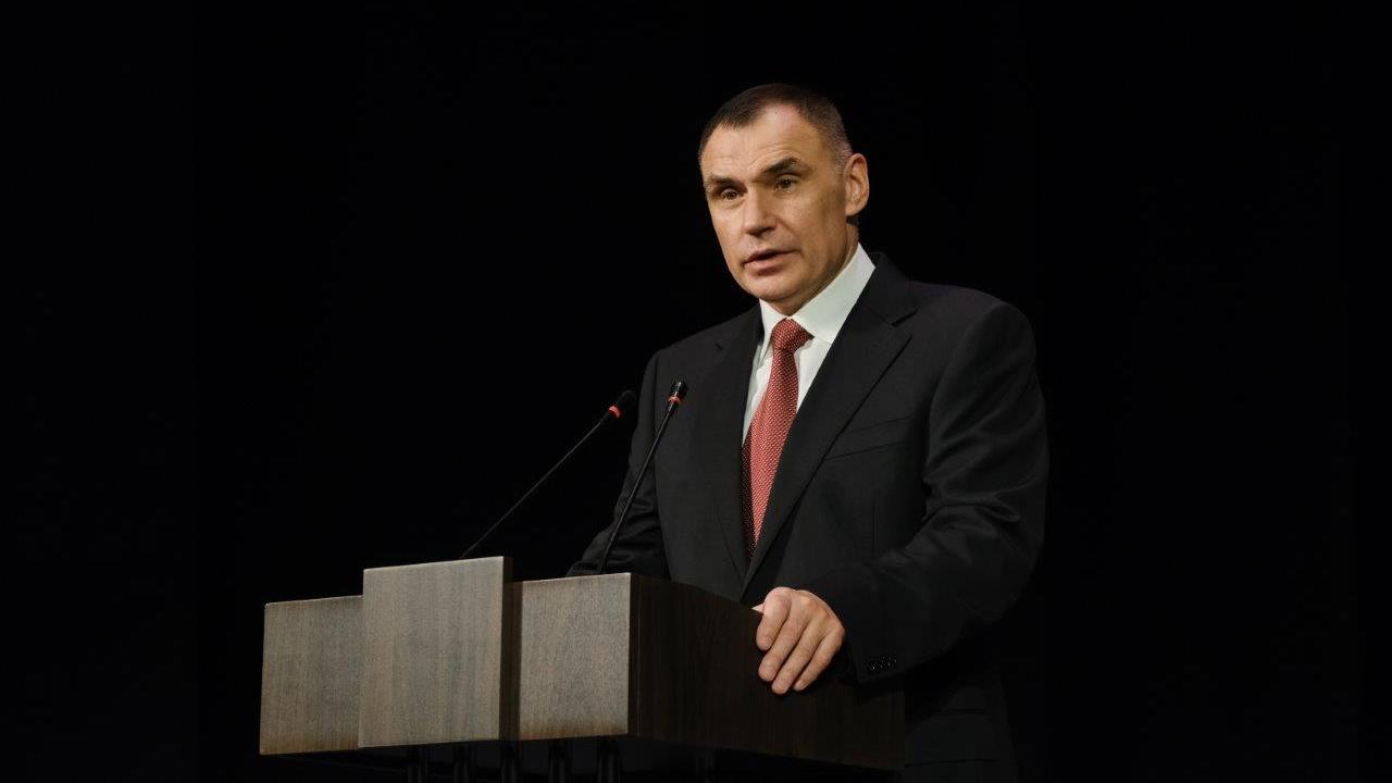 Юрий Зайцев поздравил представителей старшего поколения с праздником