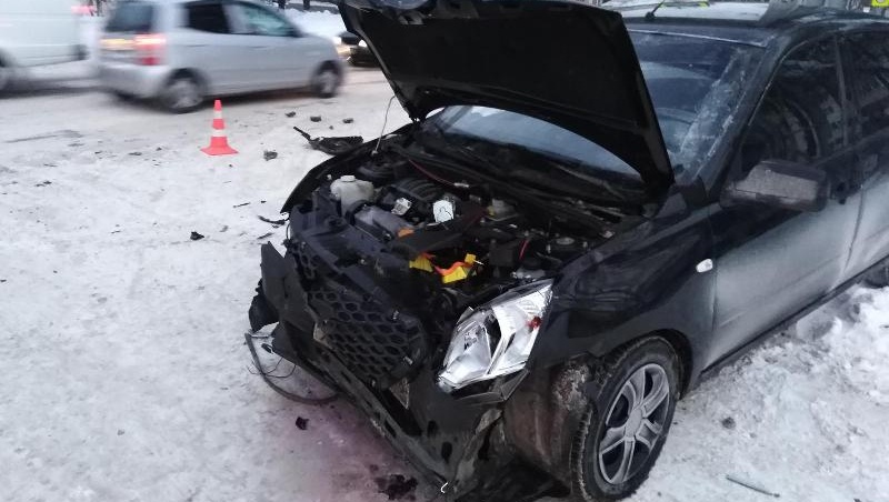 В Йошкар-Оле столкнулись две иномарки, пострадал 7-летний ребёнок