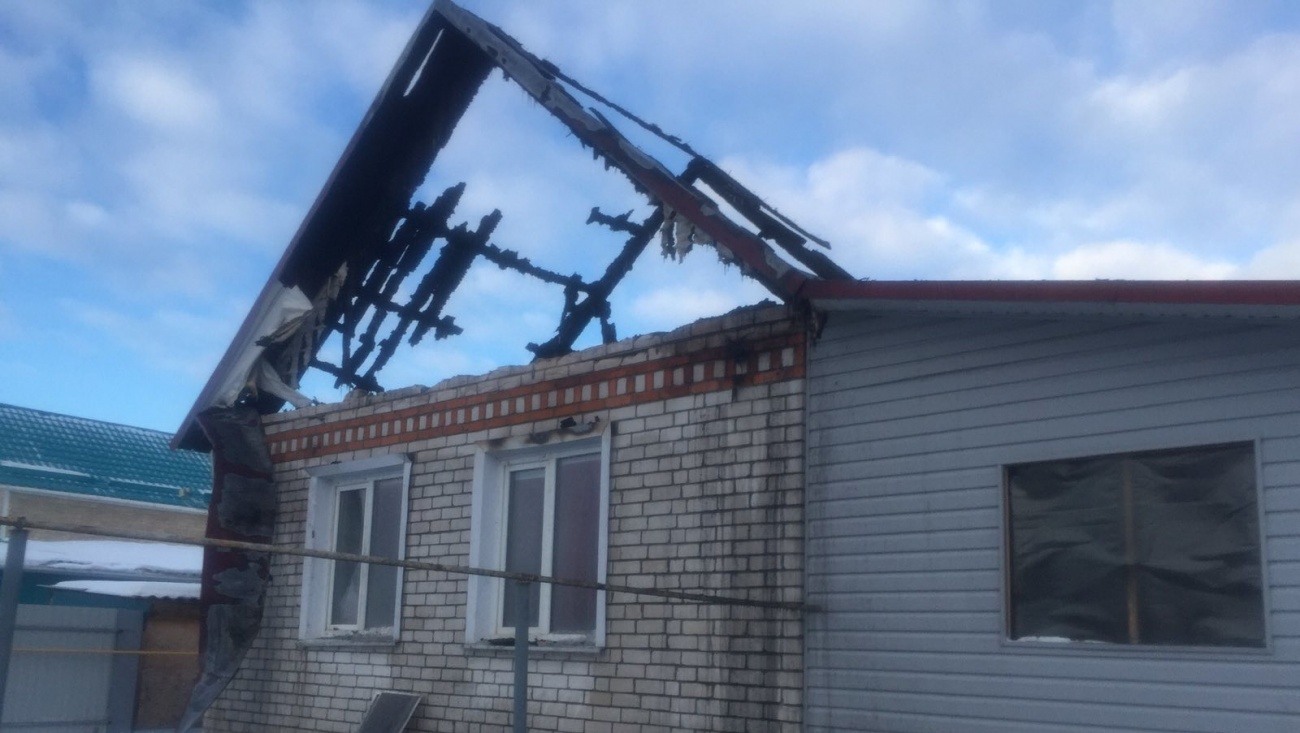 В Марий Эл женщина успела покинуть горящий дом через окно