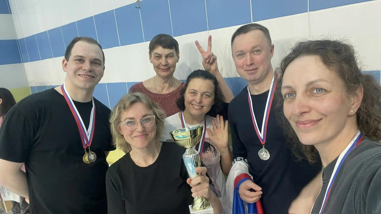 Команда Минздрава лидирует в общекомандном зачёте по плаванию