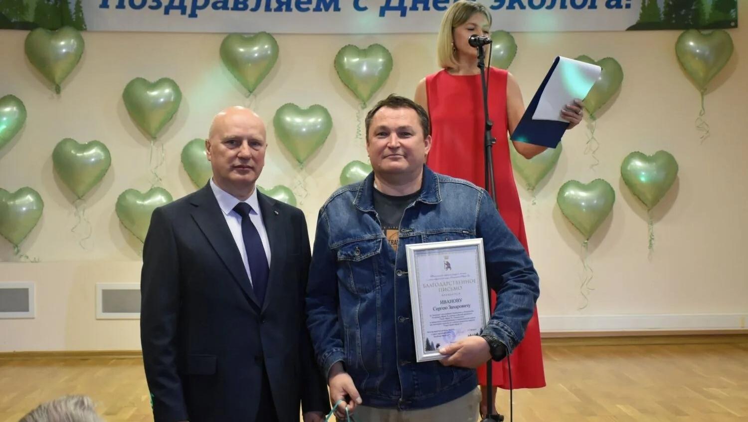 Участник кадровой программы получил награду из рук министра природных ресурсов 