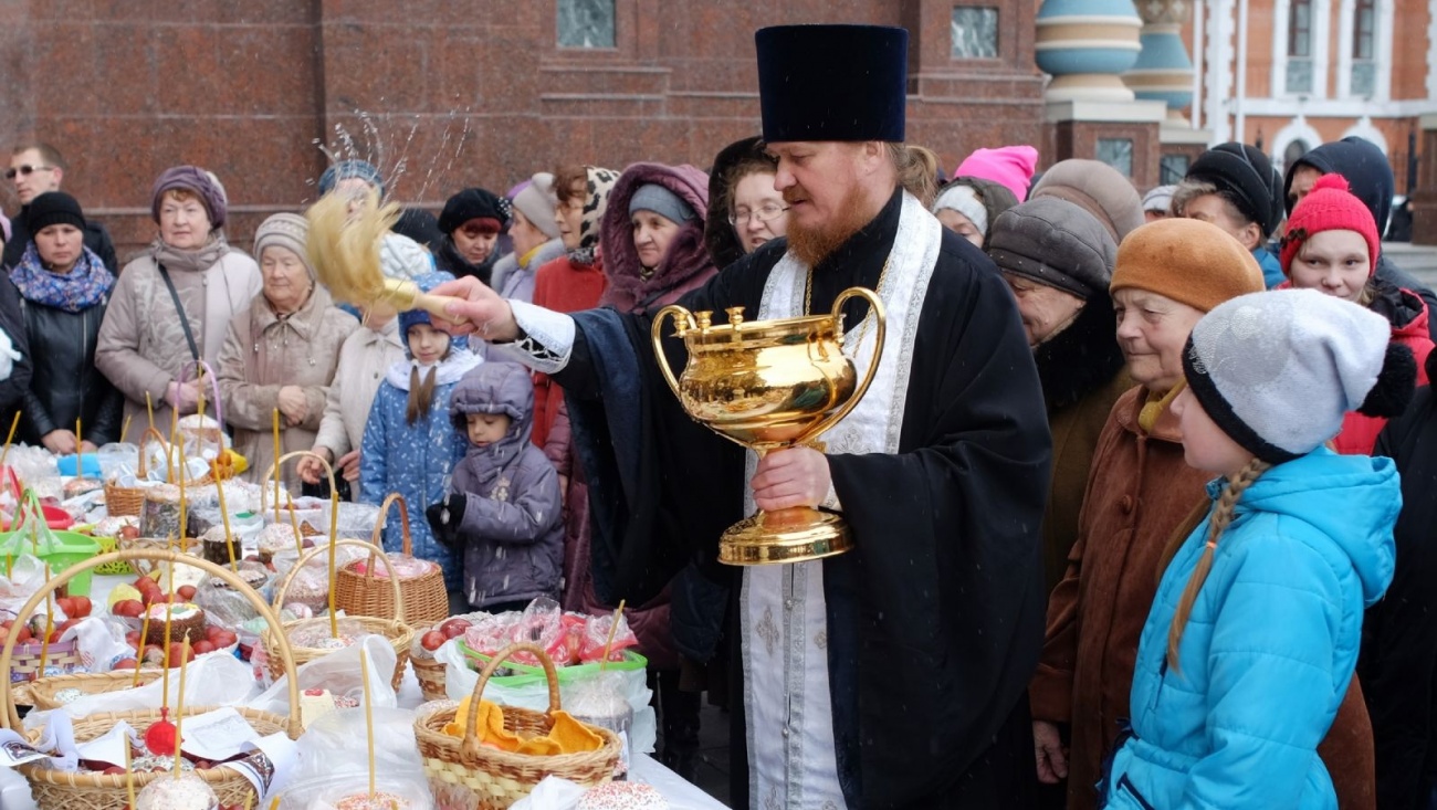 В храмах Йошкар-Олы освятят пасхальные куличи и яйца