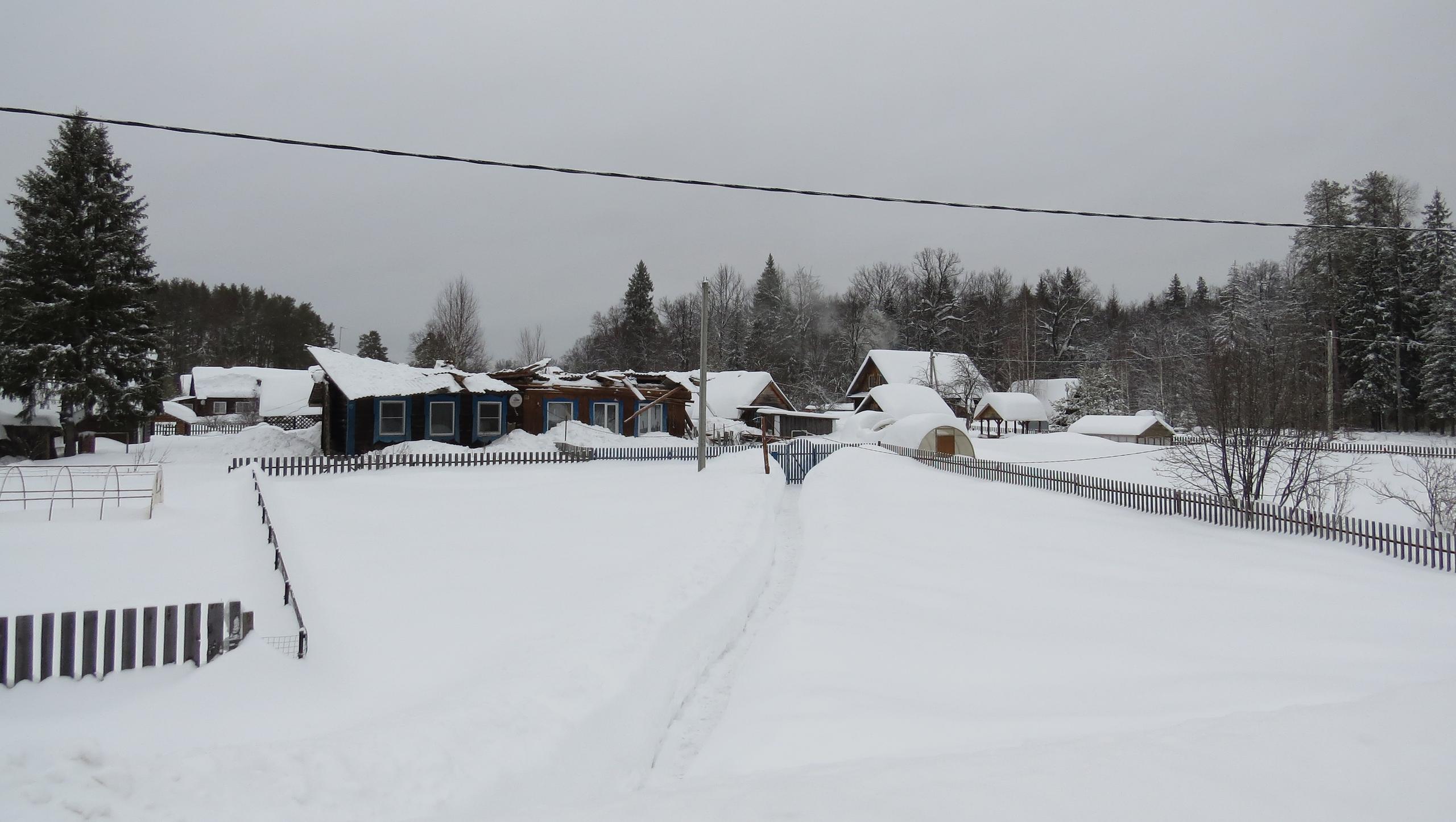 В Марий Эл под снежными массами обваливаются крыши домов